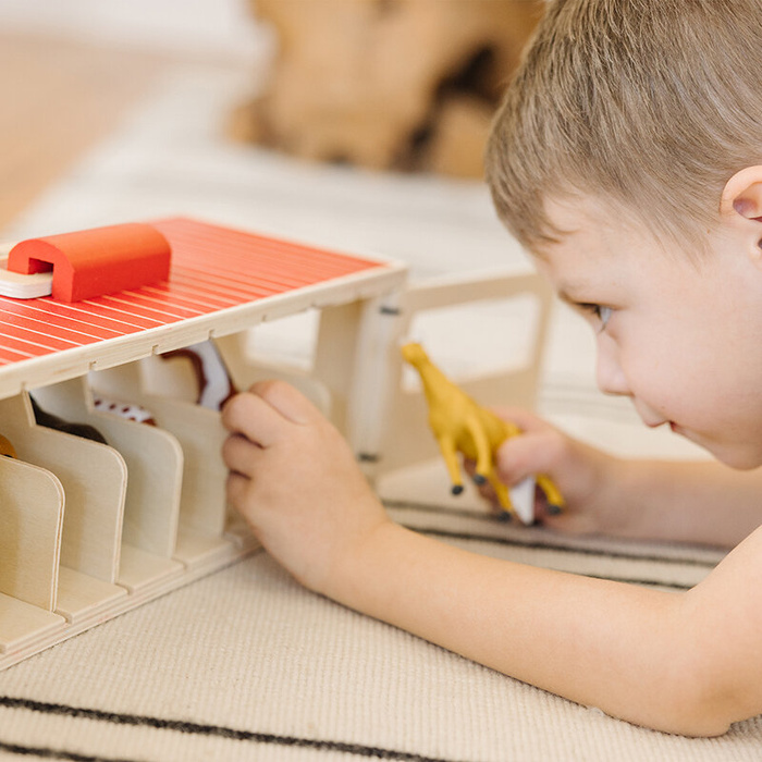 Drewniana Stajnia dla dzieci z Figurkami Koni Melissa and Doug