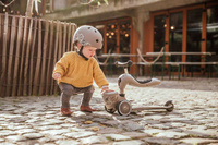 Jeździk i hulajnoga 2 w 1 zamykany schowek brązowy Highwaykick 1 Lifestyle Scoot & Ride