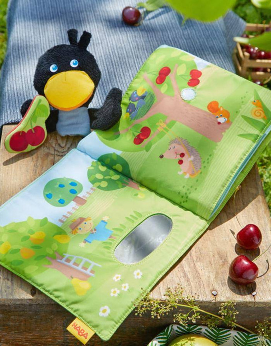 Książeczka z pacynką dla najmłodszych W ogrodzie Haba