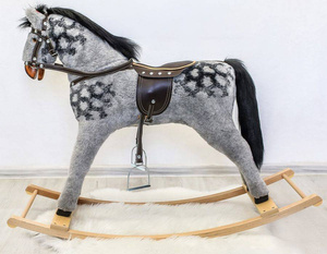 Szary średni koń na biegunach dla najmłodszych