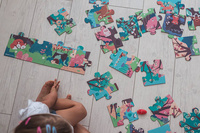 Świecące puzzle z mini-lampką UV Las 24 elementy 3+ Janod 