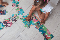Świecące puzzle z mini-lampką UV Las 24 elementy 3+ Janod 