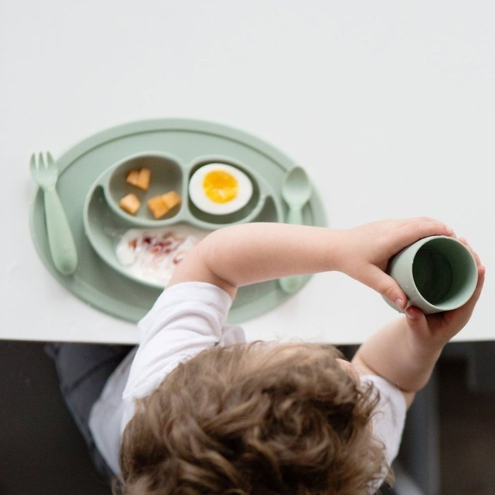 Silikonowy kubeczek Mini Cup pastelowa zieleń EZPZ