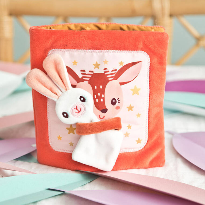 Materiałowa edukacyjna książeczka z mini przytulanką sarenka Stella i jej przytulanka LILLIPUTIENS