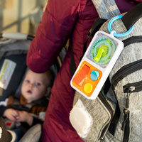 Sensoryczne kwadraty w ramce z zawieszką PlayTab Go Fat Brain Toy