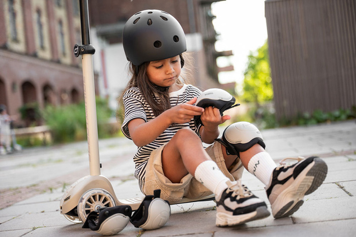 SCOOTANDRIDE Highwaykick 3S Hulajnoga z systemem sterowania 2w1 i kółkami LED składana 3+ Ash