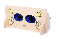 Drewniana ścianka z workiem. Rozpoznawanie przedmiotów