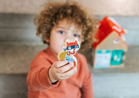 Drewniany domek manipulacyjny z zamkami Lisek Włamywacz Lilliputiens 