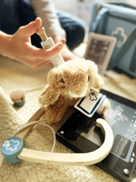 Pluszowy królik z torbą weterynarza i akcesoriami Small Foot