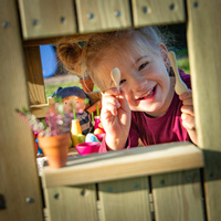 Drewniany domek dla lalek lub do zabawy w sklep Outdoor Erzi