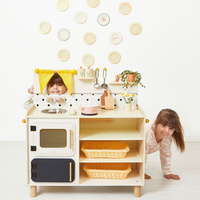 Duża drewniana kuchnia dla dziecka z 19 akcesoriami Shiny Grandma Janod