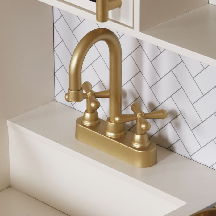 Drewniana kuchnia zabawkowa dla dzieci z bogatym wyposażeniem