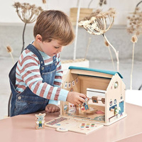 Drewniany multifunkcyjny zestaw do zabawy w Szkołę z 3 figurkami i akcesoriami Lilliputiens