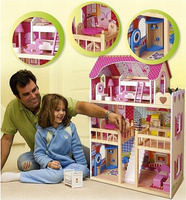 Drewniany domek dla lalek. Apartament