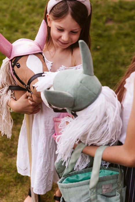 Podkładka pod siodło i bonetka sztruksowy róż zestaw Hobby Horse akcesoria Astrup