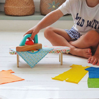 Odgrywanie ról Mia & Léo Prasowanie Djeco