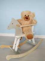 Drewniany konik na biegunach wyposażony w barierkę Altero Goki