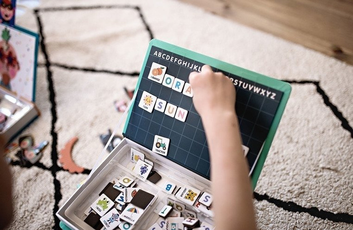 Magnetyczna układanka Alfabet Magnetibook kolekcja 2018, Janod
