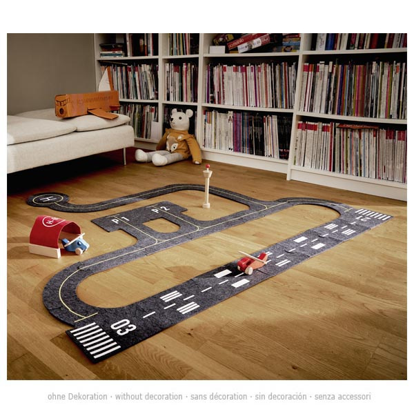 Lotnisko z filcu i drewniane akcesoria 26 el Goki