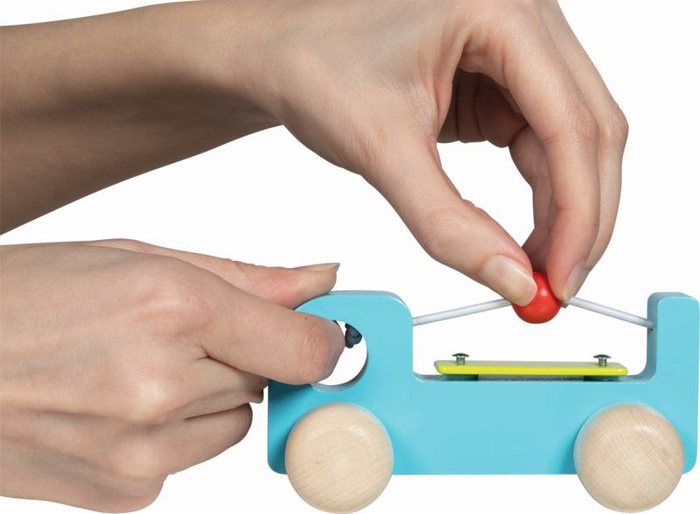 Komplet 4 drewnianych autek dla dzieci z instrumentami muzycznymi Goki