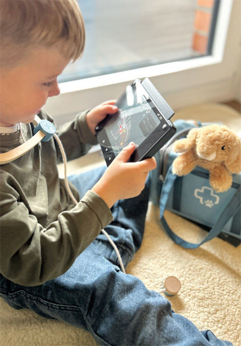 Pluszowy królik z torbą weterynarza i akcesoriami Small Foot