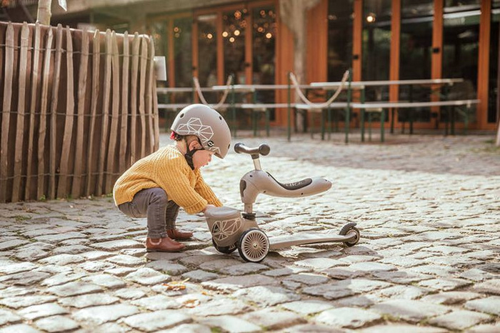 Jeździk i hulajnoga 2 w 1 zamykany schowek brązowy Highwaykick 1 Lifestyle Scoot & Ride