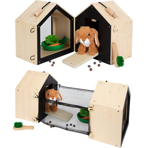 Pluszowy królik w drewnianym domku z wybiegiem Small Foot