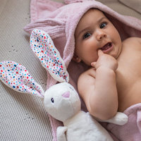 Szumiący Królik śpioszek Felcia Whisbear maskotka 