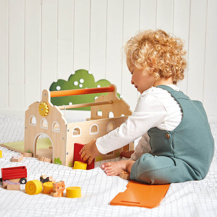 Drewniana farma z otwieranym dachem i figurkami Janod