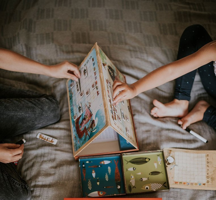 Gra dla dzieci z magnetyczną tablicą. Statki piratów, Janod