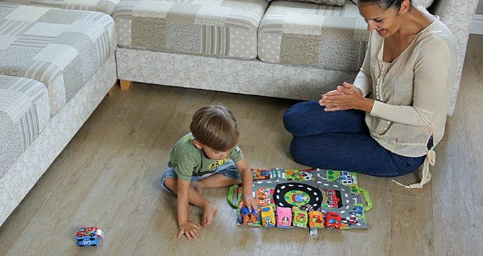 Mata z pluszowymi autkami K's Kids