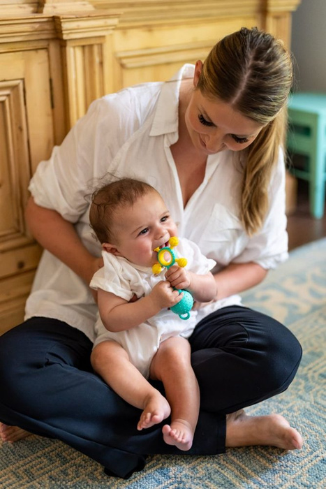 Gumlii Gryzak z grzechotką i zaczepką Mobi