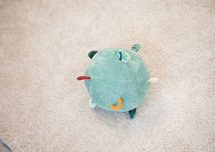 Pluszowa piłka sensoryczna z pozytywką wielofunkcyjna Smok Joe Lilliputiens