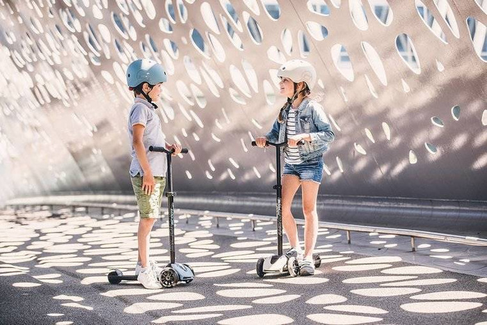 SCOOTANDRIDE Highwaykick 5 LED Hulajnoga trójkołowa balansowa ze świecącymi kółkami 5+ Ash