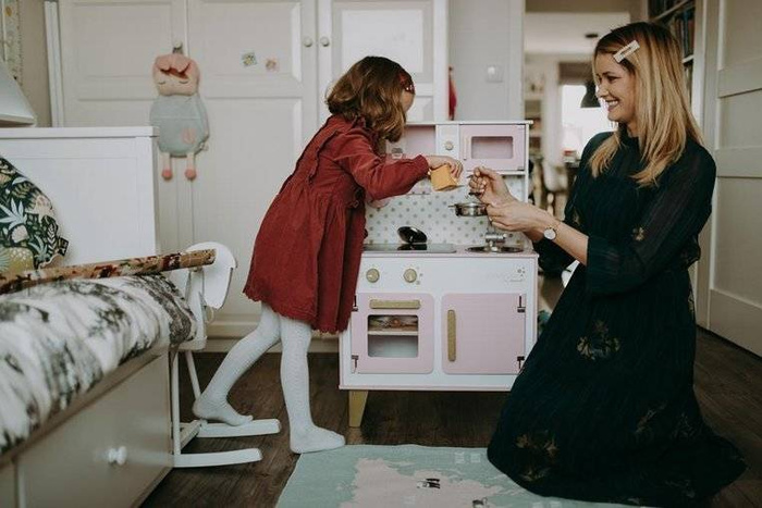 Duża kuchnia drewniana z dźwiękiem i 6 akcesoriami Candy Chic Janod