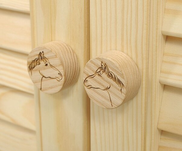 Drewniana Stajnia dla koni na kiju i miejscem na akcesoria Super Hobby Horse