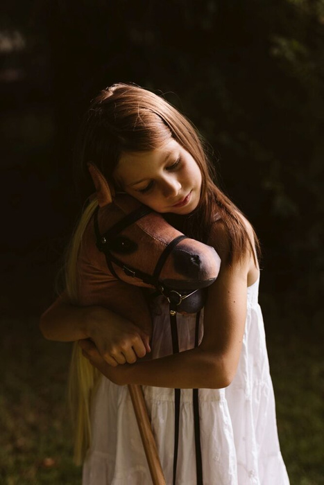 Hobby Horse Koń na kiju z otwartą buzią Spirit Astrup Blond