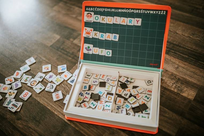 Magnetyczna układanka Polski Alfabet Magnetibook Janod