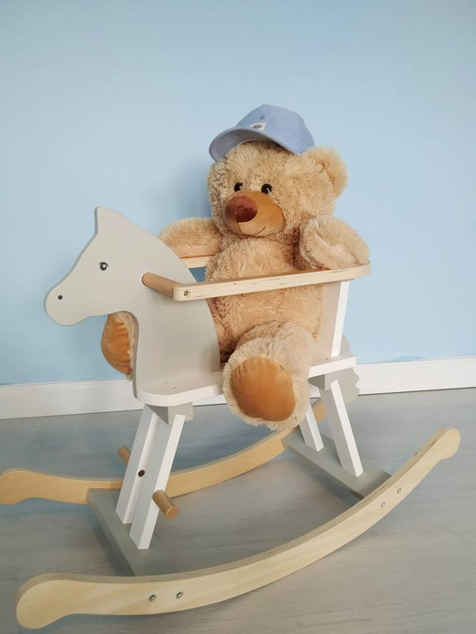 Drewniany konik na biegunach wyposażony w barierkę Altero Goki