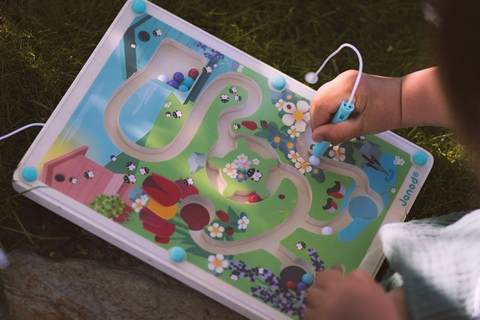 Magnetyczny labirynt dla dzieci Łąka Janod