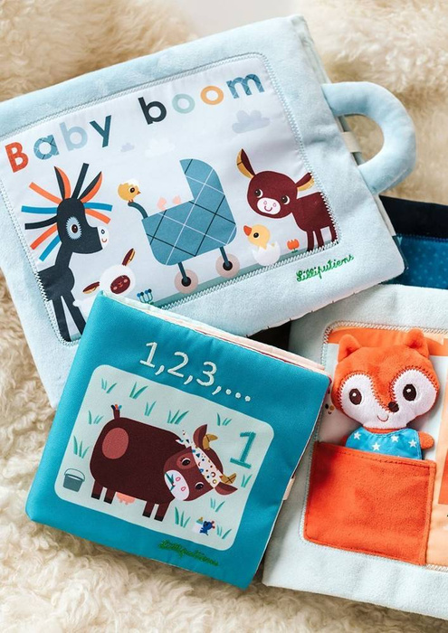 Miękka książeczka aktywizująca z mini-przytulanką „Dzień dobry, mały lisku” Lilliputiens