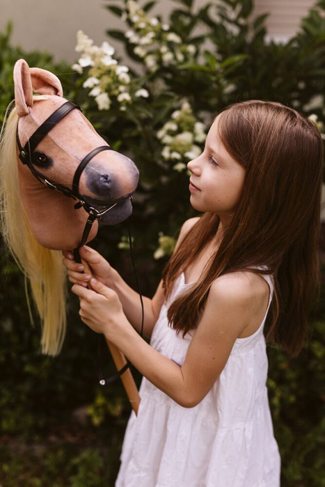 Hobby Horse Koń na kiju z otwartą buzią Spirit Astrup Blond