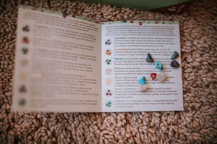 Zestaw do tworzenia biżuterii z kamieniami przynoszącymi szczęście Janod