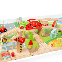 Wielki zestaw torów kolejowych na drewnianym stole Bigjigs Rail