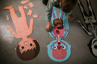 Puzzle edukacyjne gigantyczne Ciało człowieka 50, 75 i 100 elementów 5 +, Janod