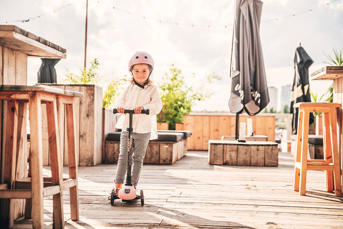 SCOOTANDRIDE Highwaykick 3 LED Hulajnoga składana ze świecącymi kółkami 3+ Rose