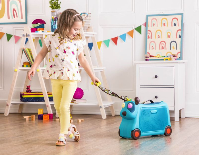 Interaktywna walizka jeździk dla dziecka On the Gogo Woofer Pies B.Toys