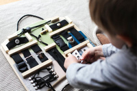 Czarna manipulacyjna tablica Trening motoryczny Small Foot