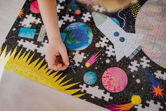 Puzzle rodzinne świecące w ciemności Kosmos 500 el Mudpuppy