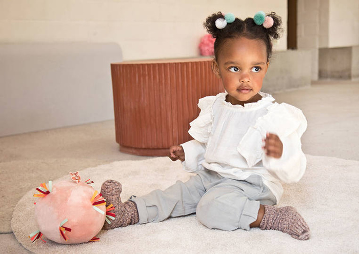 Pluszowa piłka sensoryczna z pozytywką wielofunkcyjna Sarenka Stella Lilliputiens